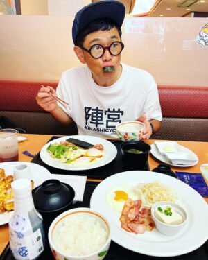 Shôzô Endô Instagram - 朝から奥さんと食べるねー。デニーズ好きねー。この後ミニチョコサンデーまで行くねー。
#遠藤章造#ココリコ#モーニング#デニーズ#木梨サイクル#朝#ランチ#も兼用#食べるね