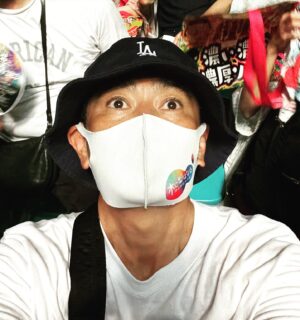 Shôzô Endô Instagram - 花火とそれを見ている私。
日本の夏はやっぱりこうでなくっちゃ。
#遠藤章造#ココリコ#花火#神宮外苑花火大会#日本#夏#3年振り#綺麗#ありがとう#感謝