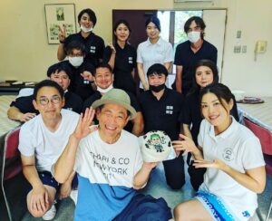 Shôzô Endô Instagram - 一足早く52ちゃいお祝いして貰いました🎂VSゴルフスタッフありがとー🙏
#遠藤章造#ココリコ#誕生日#VS#ゴルフ#ありがとう