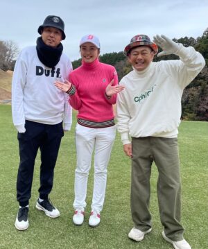 Shôzô Endô Instagram - ダブル遠藤と琴音ちゃん⛳️
#遠藤章造#ココリコ#遠藤保仁#堀琴音#サッカー#ゴルフ#楽しい#時間