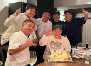 Shôzô Endô Instagram - 今年も「感謝」しかない1日でした‼️52歳からも頑張るしかない‼️#遠藤章造#ココリコ#木梨憲武#override #メモリード#陣営#誕生日#感謝