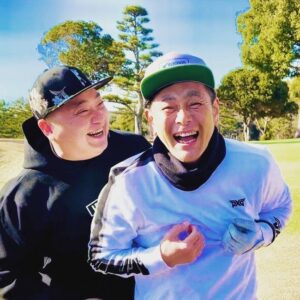 Shôzô Endô Instagram - 新婚の先輩とゴルフ⛳️近くYouTube配信しますー👍ずっーと笑顔、笑顔、笑顔😊#遠藤章造#ココリコ#山本圭壱#youtube #ゴルフ#笑顔#先輩#感謝