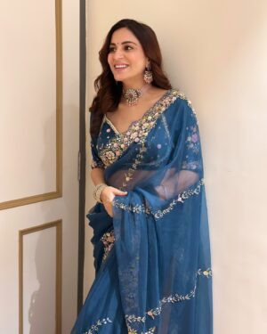 Shraddha Arya Instagram - How I look forward to be Preeta each day every day is baffling even to me… I guess it’s the Love this character gets that keeps me going.. ❤️. I Thank My Audience as much as I Thank my Creators ❤️. #KB #8thYearandRunning #Everyday #PreetaArora #PreetaKaran