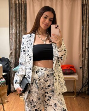 Shraddha Arya Instagram - #AboutLastNight ❤️

Neckpiece: @glamjoyeria