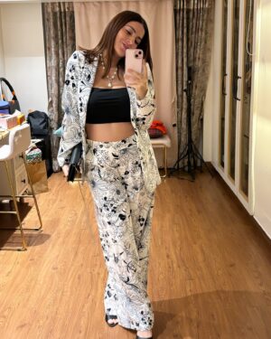 Shraddha Arya Instagram - #AboutLastNight ❤️

Neckpiece: @glamjoyeria