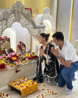 Shraddha Arya Instagram - Jai Maa Sharda!!! Jai Gurudev!!!! 🙏🏻❤️

@shopmulmul