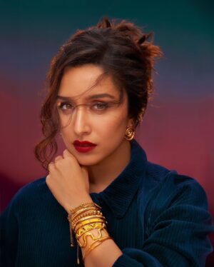 Shraddha Kapoor Instagram - Collar uppar karo, duniyadaari chhodo 😏 @palmonas_official