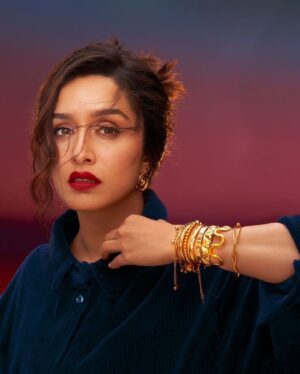 Shraddha Kapoor Instagram - Collar uppar karo, duniyadaari chhodo 😏 @palmonas_official