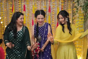 Shruti Kanwar Instagram - Wrapped in tradition and crafted with love 💜
@anindyeah