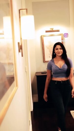 Shruti Reddy Instagram - Sending love 💗