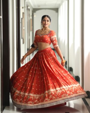 Shruti Reddy Instagram - ❤️‍🔥✨❤️‍🔥✨❤️‍🔥

Photography: @shotsbyuv @sat_narain 
Retoucher: @ashishsom 
@manassompurapix 
Outfit: @kadhambari_studio 
Makeup & hair: @rituals.salomi 

#love #instagood #fashion #photography