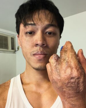 Shu-ting You Instagram - 獻給鬼天廈阿古粉絲的幕後花絮
嘿嘿是正片裡沒看到的彩蛋😍

謝謝最最最最最帥最厲害的特化師 @chuxu_chuxu 
還有 @xuan.xuan.lu 一起做造型
這是他們的傑作😍

@mystery_writers_movie 
#鬼天廈 #0419能活多久 #艾迪昇傳播 #華映娛樂