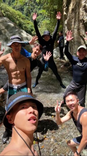 Shu-ting You Instagram - 泡在水裡的藍色夏天💦