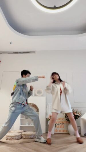 Shu-ting You Instagram - 🧟第一屆鬼天廈拳擊賽正式開始🧟
#鬼天廈 #4月19日 #能活多久 #現正熱映