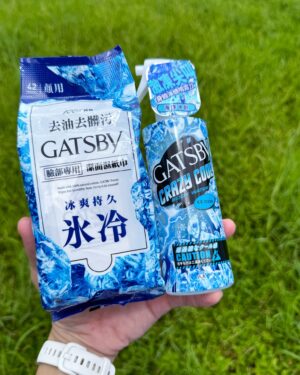 Shu-ting You Instagram - 我正式宣佈夏天消暑神器非他莫屬😍
就算頂著30度的大太陽身體依舊非常涼爽

這是跑友推薦我的GATSBY魔法激凍體用噴霧🧊
以前我只聽過止汗噴霧也沒聽過什麼涼感噴霧
沒想到有次我們一起運動時
他把這個涼感噴霧噴在我身上
我「瞬間」覺得冷到想穿外套
那個酷涼感好強烈好持久😍
噴完一身簡直是寒功護體一般
身體很涼爽好不可思議

現在這年代在夏天時人走在在外面沒有冷氣
應該不用五步就當場融化了🫠
而且我每年夏天的必備行程就是
去溪邊戲水 去海邊衝浪🌊
現在有這激凍噴霧再也不怕熱了
但是這噴霧不能噴臉
這時就可以用臉部專用的潔面濕紙巾
除了能清潔臉跟脖子的黏膩感
擦完也是冰涼爽快！🤩

夏天必備的抗暑神器
試過就知道它的冰爽感🧊
#GATSBY #濕紙巾 #涼感噴霧 #激凍噴霧 #降溫 #出油
#GATSBY快時尚讓我慢慢帥