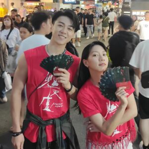 Shu-ting You Instagram - 昨天鬼天廈主演們及團隊來大甲鎮瀾宮祈福
還去台中逢甲夜市掃街
很開心我的媽媽阿姨也來現場埋伏我😆
-
鬼天廈再5天就上映囉！
敬請期待👻
 
更多消息鎖定 @mystery_writers_movie 

#鬼天廈 #0419能活多久 #華映娛樂 #艾迪昇傳播