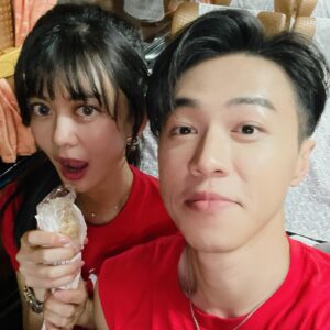 Shu-ting You Instagram - 昨天鬼天廈主演們及團隊來大甲鎮瀾宮祈福
還去台中逢甲夜市掃街
很開心我的媽媽阿姨也來現場埋伏我😆
-
鬼天廈再5天就上映囉！
敬請期待👻
 
更多消息鎖定 @mystery_writers_movie 

#鬼天廈 #0419能活多久 #華映娛樂 #艾迪昇傳播