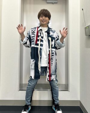 Shugo Nakamura Instagram - .
3rd LIVE Blu-ray リリースイベント
全身はこんな感じでした⚡️

実は靴とネックレスはライブで使用したものと同じでした🤭（スタッフ）

#仲村宗悟NOISE 
#ときどき1しゅうご