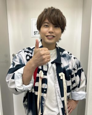 Shugo Nakamura Instagram - .
3rd LIVE TOUR 〜NOISE〜 Blu-ray発売記念イベントにお越しいただいた皆様ありがとうございました✨
今日はNOISEツアーファイナルの衣装を意識してみました⚡️（スタッフ）

#仲村宗悟NOISE 
#ときどき1しゅうご