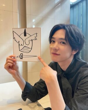 Shuichiro Naito Instagram - 昨日は写真集ファンミーティングに来てくださりありがとうございました！
1回目に引き続き幸せな気持ちがたくさん溢れました☺️

相変わらず絵が下手くそすぎて泣きそうになった。

やっぱりみんなの顔見ながら話せるの好きだな〜
またこんな機会ができるようにがんばるねっ

そして8月1日に大事な報告あるからお楽しみに☺️

幸