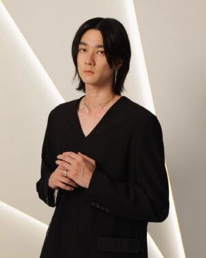 Shuntaro Yanagi Instagram - AHKAH signature ポップアップショップ “ MOVE ”
伊勢丹新宿店にて開催中
今回は新作の"シャンデリア”シリーズを着用しました！

#PR
#AHKAH 
#アーカー
