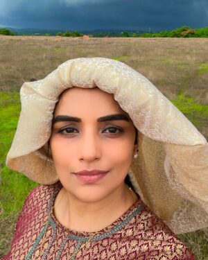 Shweta Menon Instagram - Thank you all for the warm welcome to Nagendran’s Honeymoon on Disney  Hotstar Malayalam! 💕 Thanks for the DMs, tags, stories, and all the love! 😍

So happy that you all are vibing with Nagendran’s Honeymoon!

Big shoutout to 

- @nithinrenjipanicker (Achu) for casting me as Laila. Had a blast being part of this honeymoon adventure and loved every second of it. Can’t wait for season 2! ✨

- @surajvenjaramoodu (Nagendran) and @prasanthpalex (Soman) for their killer performances that made the series 🔥

- my amazing ladies— @alphy_panjikaran (Janaki), @grace_antonyy (Lillykutty), @niranjanaanoop99 (Savithri), @kantari_kanmani (Thangam), and @abhirami_official (Mozhi). You all slayed! 😘

Huge thanks to Sasiyettan (Mafia Sasi) for those epic fight scenes.

And Sanjayetta, @sanjaypadiyoor from “Salt n Pepper” to this 🔥 OTT production, you’ve been awesome!

Big love to Disney  Hotstar Malayalam @disneyplushotstarmalayalam for always dropping the best Malayalam original content and giving us a platform for these unique stories. 🌟

And a massive thank you to the entire cast and crew for their hard work and dedication in making this series so amazing!

Nagendran’s Honeymoon continues 🥰 
#streamingnow 
#disneyplushotstar 

@nithinrenjipanicker @surajvenjaramoodu @prasanthpalex @kalabhavan_shajohn @grace_antonyy @shwetha_menon @kantari_kanmani @niranjanaanoop99 @alphy_panjikaran @abhirami_official @rameshpisharody @nikhilspraveen @ranjin_raj @sanjaypadiyoor @nikhilrenjipanicker @mansoor_muthutty @suresh.kollam.7731 @nisar_rahmath @ronexxavier4103 @sanalvaassudev @rajakrishnan_mr @navin_murali @collins.leophil @tenysarajohn @fillintheblankscompany @poulosekp1966 @vinu_krishnan @mrinalini_gandhi @sreejithraviactor @shyammeyyy @srikantmurali @vineeth_thattil_david @resh_mi_decha @biju_m_pappan @shaalinzoya @sankar.induchoodan.official