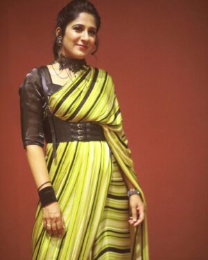 Shweta Mohan Instagram - 💛🖤🐯🖤💛

Styled by @abisubz ✨
Saree - @samriddhichennai 

Thank you for the beautiful quick clicks @fashionwithpugazh_