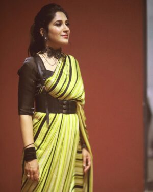Shweta Mohan Instagram - 💛🖤🐯🖤💛

Styled by @abisubz ✨
Saree - @samriddhichennai 

Thank you for the beautiful quick clicks @fashionwithpugazh_
