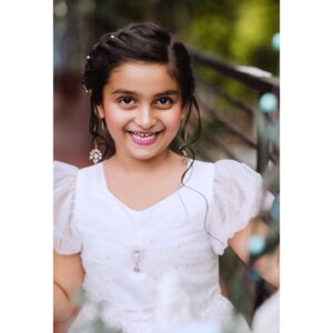 Shwetha Srivatsav Instagram - Happy Birthday, @ashmitha.srivatsav 🎉✨ !! Being your parents is the greatest blessing we could ever ask for. We are so grateful to God for choosing you to be our daughter. You bring so much joy and love into our lives, and we are blessed beyond measure. Thank you for being you and for filling our lives with unforgettable memories. 💖🙏!! @amith.srivatsav . 
Huge shoutout to the awesome decorator for making Ashmitha’s birthday so magical @joan_eventstylist and her & mine lovely makeover by @makeupstoriesbysumachikkegowda ! She was over the moon and had the best time ever. Thanks for these awesome clicks @framesbyvikaskakolu Thanks for going all out! 🎈✨ #BirthdayVibes #epicdecor