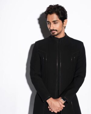 Siddharth Instagram - Yeh Lijiye Nawab-Zyada 😘

Keeping with the Times at the Epic
Heeramandi Premiere ✨

Styled by -  @sanamratansi
Team -  @jannat__r 
Outfit -  @karrtikd
Footwear-  @sko.store 
📸 -  @ipshita.db