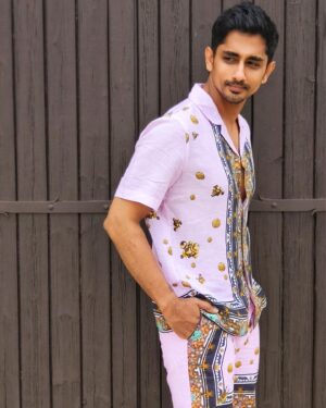 Siddharth Instagram - Pink it was love at first sight.

P.S - I’m going to the beach. 😎

@houseofthreestudio @sounaksenbarat 
@goldengoose

📸 @eastmancolourr