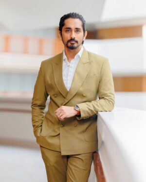 Siddharth Instagram - Following in his footsteps...
Since the beginning, 
Till the end. ❤️

With @ikamalhaasan
Wearing @khhouseofkhaddar

#Indian2 in 2 Days💥

📸 - @arunprasath_photography
Styled by @amritha.ram
Makeup and Hair - @shiva_siddharth_mua