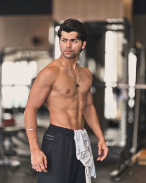 Siddharth Nigam Instagram - Be addicted to be bettering yourself🔥💪🏻
