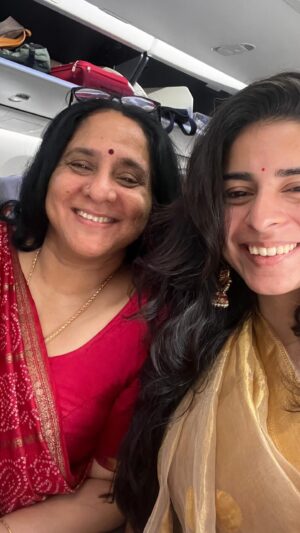 Siddhi Mahajankatti Instagram - • Took an early morning flight wearing a saree to get the blessings of Sri Padmanabha Swamy 🙏• 

PS : Travelling in a saree is not that bad!!! 

#saree #travel #travelgram #grwm #morning #blessed