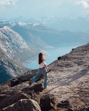 Sigrid Instagram - tomorrow.. @kygomusic