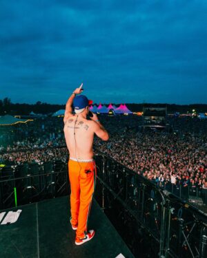 Siim Liivik Instagram - Ruisrock 2024 ylihelmi. 🔥🪵
#joobenit #eitarvivanhainkodissavalehdella 
@jvgfi 🫶🏻
📷 @tuomasvih