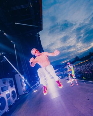 Siim Liivik Instagram - Viikonloppuja follaajille.
Toiseksi viimeinen tanssi.
Second to last dance! 
Kiitos legendat Jare & Ville!
📷 @tuomasvih