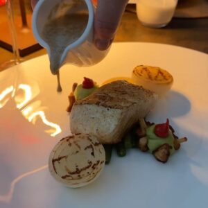 Sıla Şahin Instagram - Meine Lieben an meinen freien Tagen war ich auf Genussreise im wunderbaren Restaurant RODESAND im Gut Immenhof mit wunderbarem Personal . Es war ein unfassbar leckeres  Dinner . Ich empfehle es euch von Herzen , wenn ihr mal in der Gegend unterwegs seid . 👌

#genussmensch #gourmetfood #dinner #rodesand #gutimmenhof #bestesessen #gutimmenhof #restaurant #facettenreich #exquisite #genussmomente #ilovefood #finedining