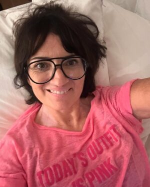 Silvia Abril Instagram - Pues seguimos con este verano raro pero ahora un poco más ordenado, al menos mi pelo!!!!💇‍♀️💇‍♀️💇‍♀️💇‍♀️. Gracias @backstagebcn 

I seguim amb aquest estiu estrany però ara una mica més ordenat de cap per amunt com a mínim 💇‍♀️💇‍♀️💇‍♀️💇‍♀️gràcies @backstagebcn