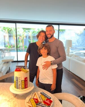 Simão Sabrosa Instagram - Parabéns meu amor Guigo “Ganda Estilo” 😂 14 anos de um menino meigo, doce e um grande companheiro de viagem! Love You meu rezinga com pele de golfinho. Happy Birthday ❤️