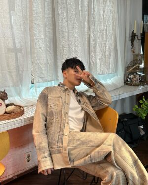 Simon Dominic Instagram - 환승연애3 👋🏻🤚🏻👋🏻🤚🏻