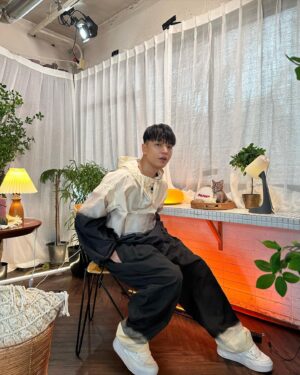 Simon Dominic Instagram - 환승연애3 👋🏻🤚🏻👋🏻🤚🏻
