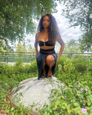 Simone Joy Jones Instagram - Season 3 baby!!!!!!!!
See you Aug. 15th @belairpeacock 
So happy to grow with this cast and team.

Makeup @shanicenjones 
Hair @milesjeffrieshair
Styled by me