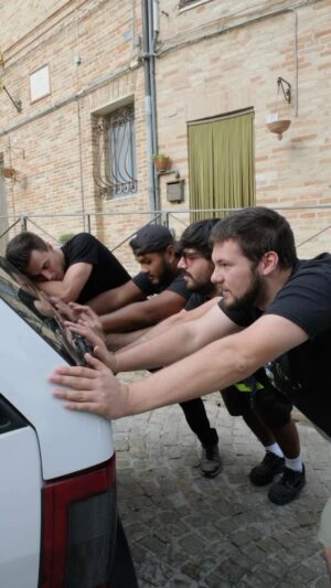 Simone Riccioni Instagram - 🐎 Macchine potenti e dove trovarle 🚘 

Vi aspettavate grosse cilindrate? NOI ABBIAMO DECISO DI ESAGERARE: il nostro staff potrebbe anche partecipare allo show dei record nella prova di forza 💪 

Che titolo dareste a questa scena?

Vi aspettiamo dal 7 Marzo al cinema 🍿 

#prossimamenteneicinema #nuovofilm #neveilfilm