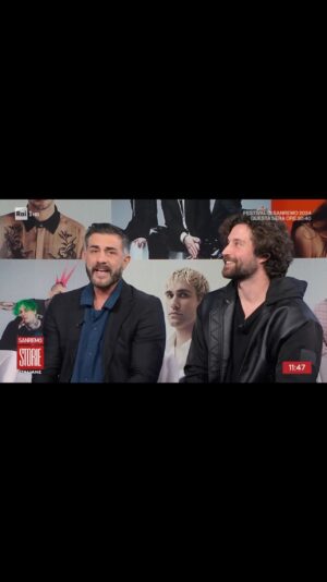 Simone Riccioni Instagram - Stamattina siamo stati ospiti da @storieitalianerai con @eleonora_daniele_official per parlare del nostro film e di un tema importante come il bullismo

Neve dal 7 Marzo al cinema 🍿