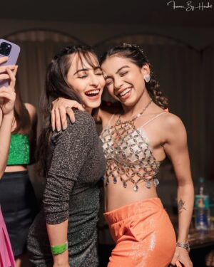 Simran Budharup Instagram - Siri! Play it’s My  Birthday 🎂❤️

Location @bandramitron 
@aman.vijan 

Photography @frames_by_harshit 
@_the_best_shot 
@filmsbyabhinxv 

#birthday #birthdayparty #decor #theme #techno #fun #love #friends #follow