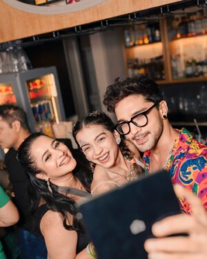 Simran Budharup Instagram - Siri! Play it’s My  Birthday 🎂❤️

Location @bandramitron 
@aman.vijan 

Photography @frames_by_harshit 
@_the_best_shot 
@filmsbyabhinxv 

#birthday #birthdayparty #decor #theme #techno #fun #love #friends #follow