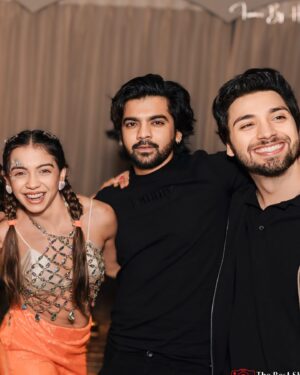 Simran Budharup Instagram - Siri! Play it’s My  Birthday 🎂❤️

Location @bandramitron 
@aman.vijan 

Photography @frames_by_harshit 
@_the_best_shot 
@filmsbyabhinxv 

#birthday #birthdayparty #decor #theme #techno #fun #love #friends #follow