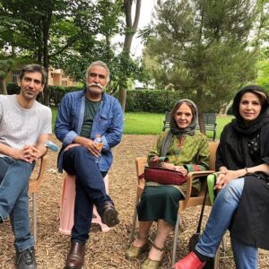 Sina Razani Instagram - یادگار پشت صحنه سریال جیران
در کنار بانو ملک جهان خزایی،سرکار خانم نسرین نکیسا،و حمیدرضا خان نعیمی عزیز

#هنر #هنرمندان_ایرانی #هنرمند #سینا_رازانی #سینارازانی #سینما #زندگی #عشق #تئاتر