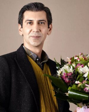 Sina Razani Instagram - .
سپاس از همه رفقای عزیزی  که طی دو روز گذشته با ابراز لطفشون یادی از من کردند و سالروز تولدم رو به یادموندنی تر کردند ❤❤❤
و سپاس بیکران از همکاران و خانواده هنرمندم در فیلم "شب طلایی" که با این دسته گل زیبا حسابی سورپرایزم کردند و باعث شدند که اکران "شب طلایی" برای من به راستی شبی خاطره انگیز شود📽🎥❤🎞❤🎬❤

عکسها از رفیق هنرمند عزیزم کوروش جان جوان  و همچنین پیج محترم صبح سینما

#هنر #هنرمند #هنرمندان_ایرانی #تولد #بازیگر #تبریک_تولد #سینا_رازانی #سینارازانی #یوسف_حاتمی_کیا #حسن_معجونی #ابراهیم_حاتمی_کیا #مریم_سعادت #مسعود_کرامتی #یکتا_ناصر #بهناز_جعفری #بابک_بهشاد #رفیق #ناصر_هاشمی #سینما #زندگی #عشق #تئاتر #کورش_جوان